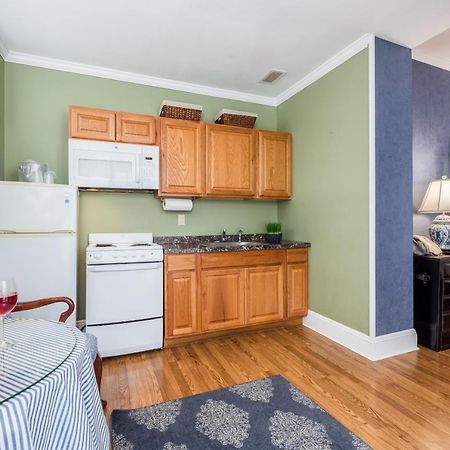 Отель Simsbury 1820 House Экстерьер фото