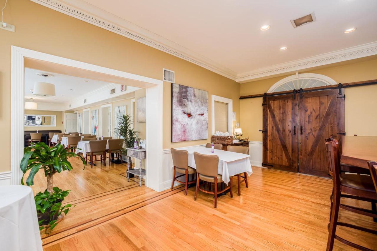 Отель Simsbury 1820 House Экстерьер фото