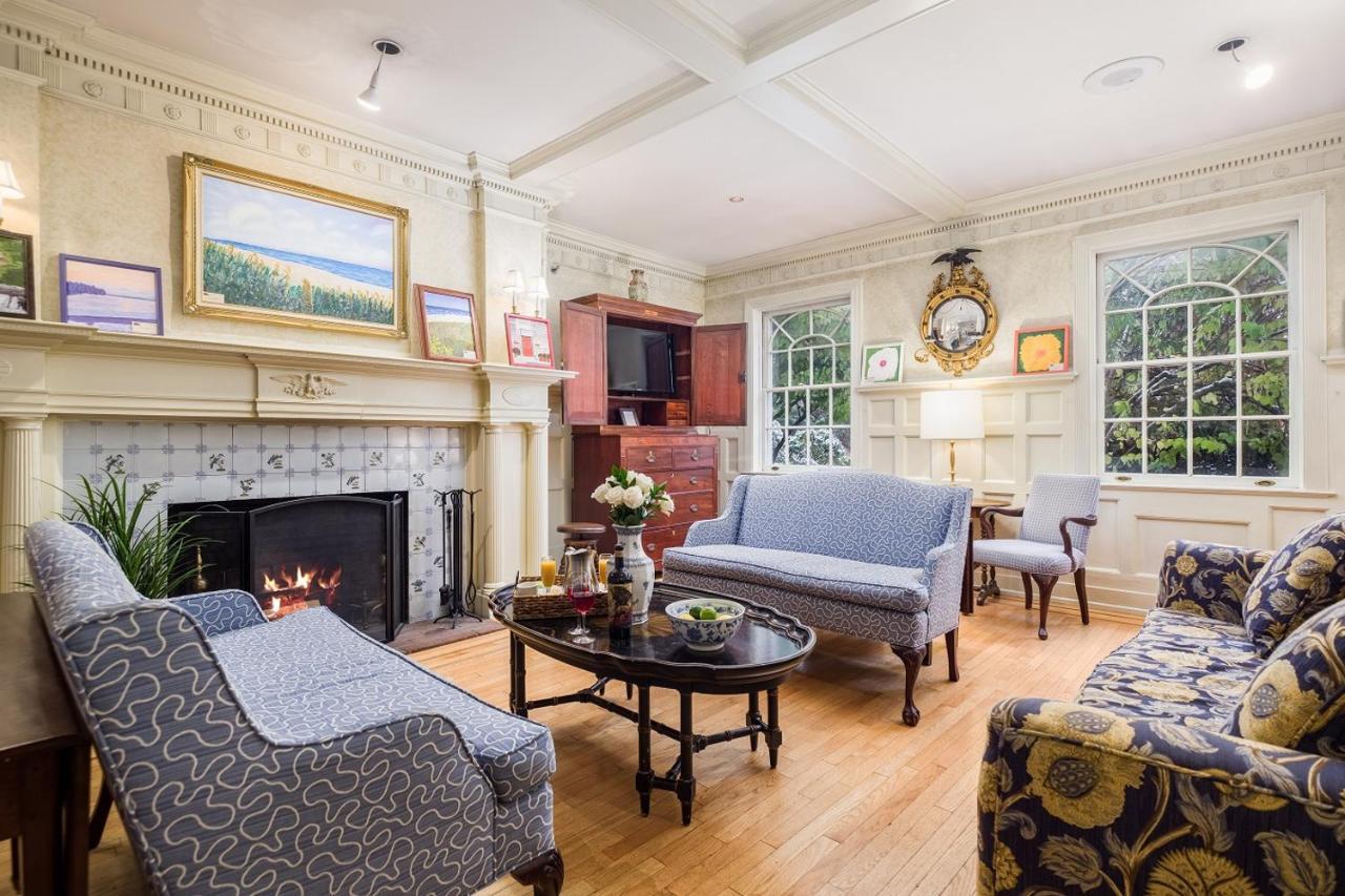 Отель Simsbury 1820 House Экстерьер фото