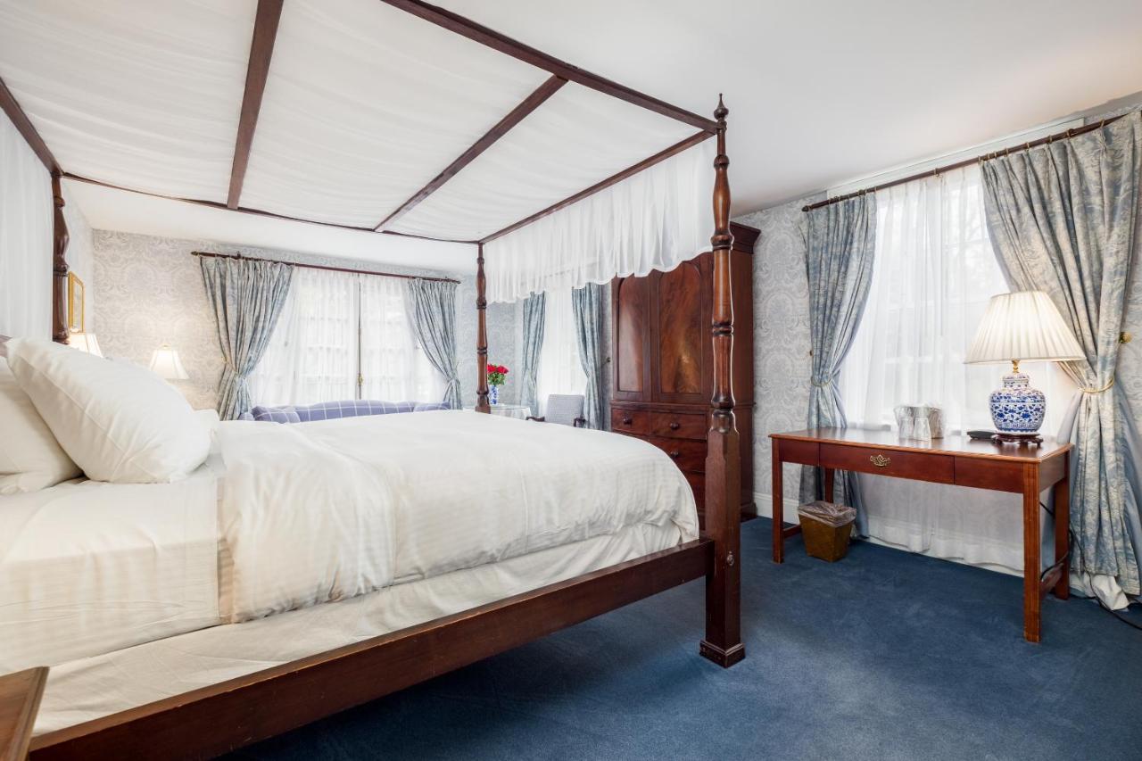 Отель Simsbury 1820 House Экстерьер фото