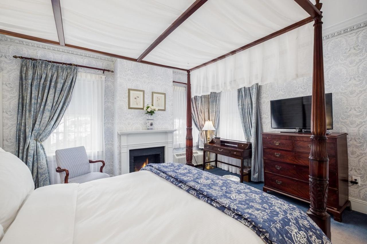 Отель Simsbury 1820 House Экстерьер фото
