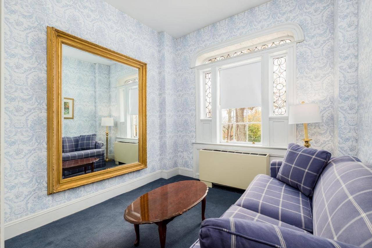 Отель Simsbury 1820 House Экстерьер фото