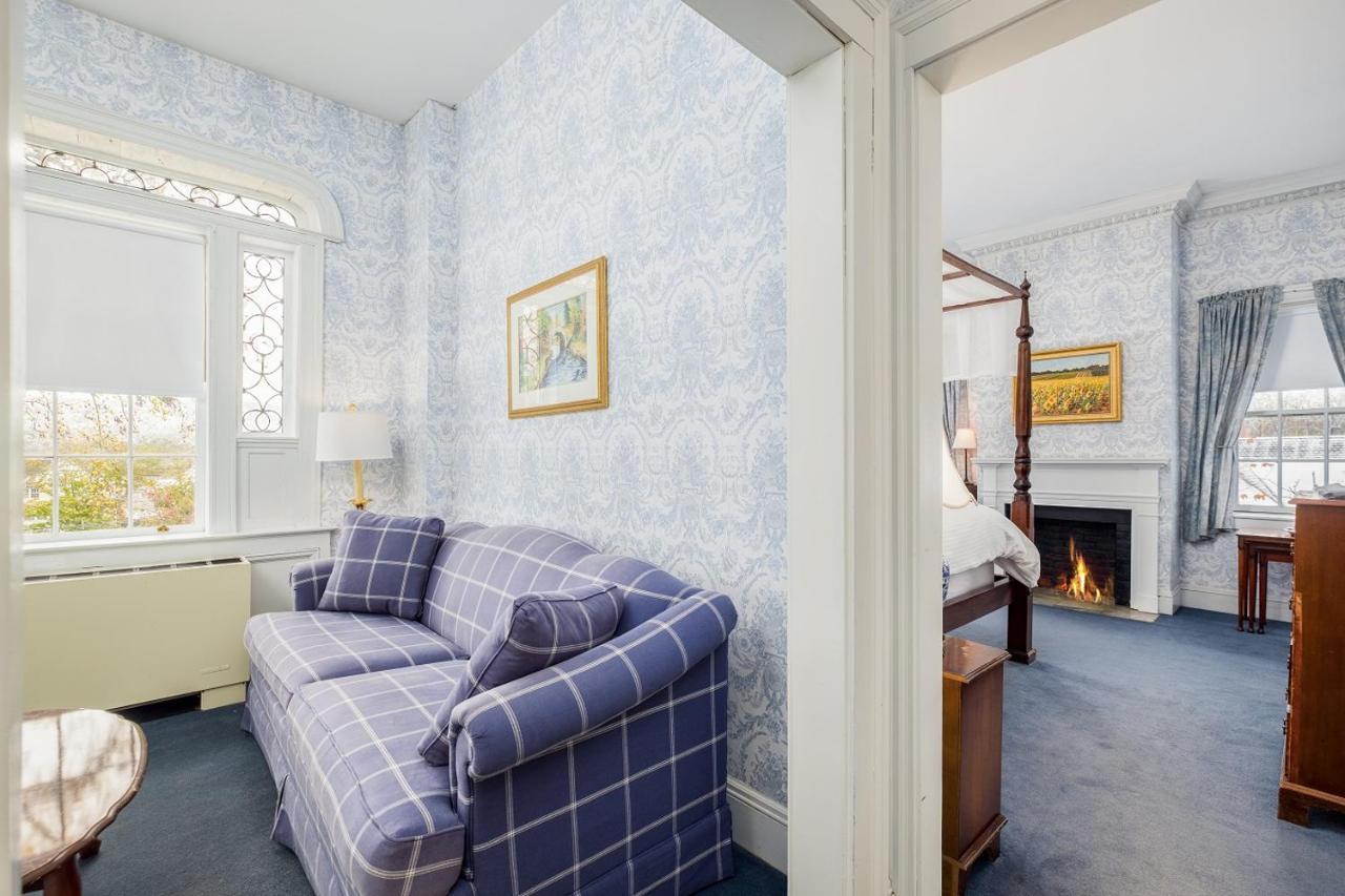 Отель Simsbury 1820 House Экстерьер фото